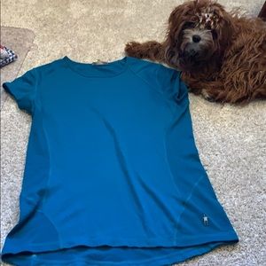 Smart wool tee- sz medium. Puppy not included